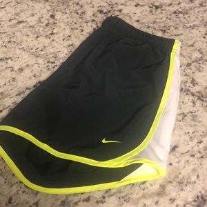 Girls xl Nike shorts (never been worn)
